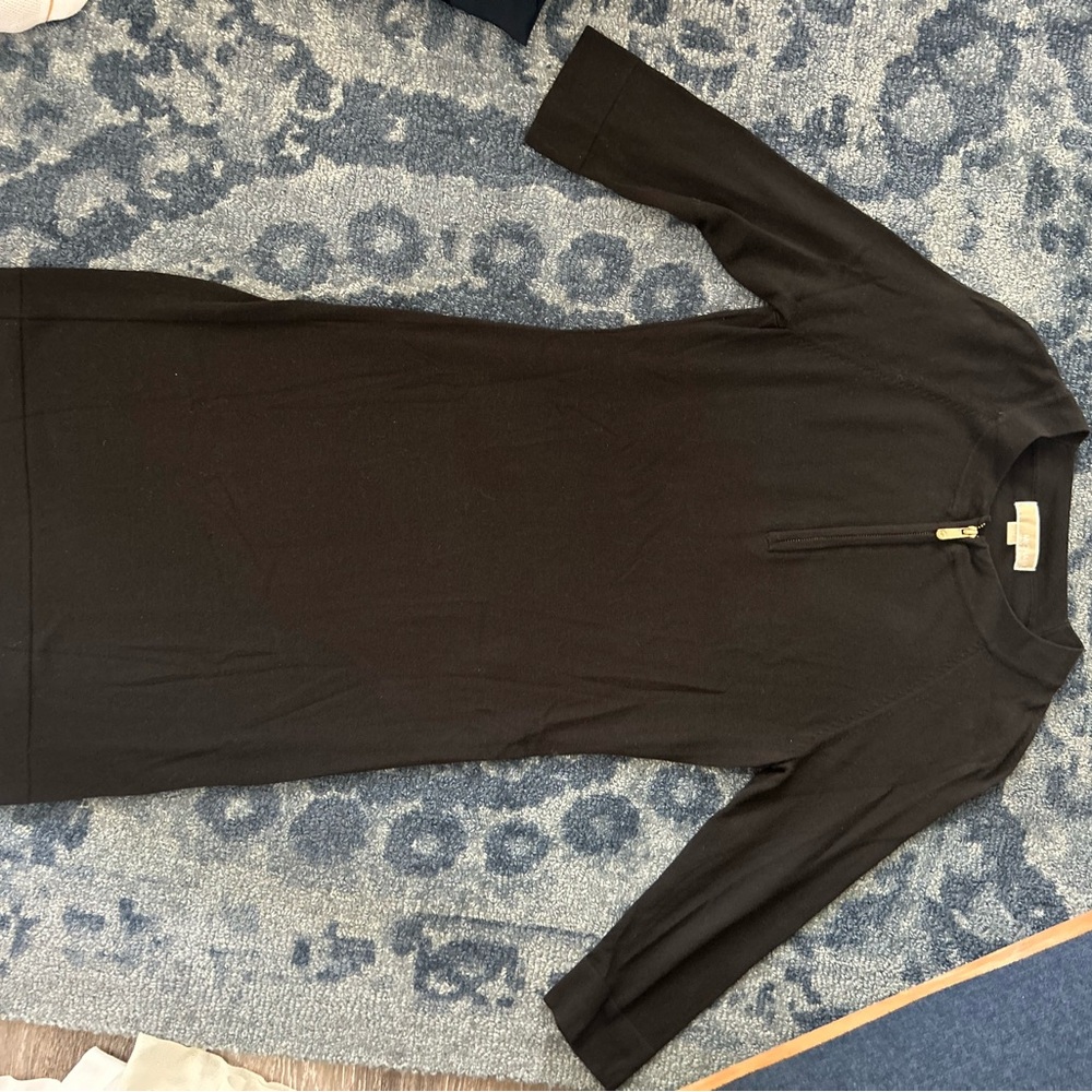 Elegant Black Dress with Zipper Detail